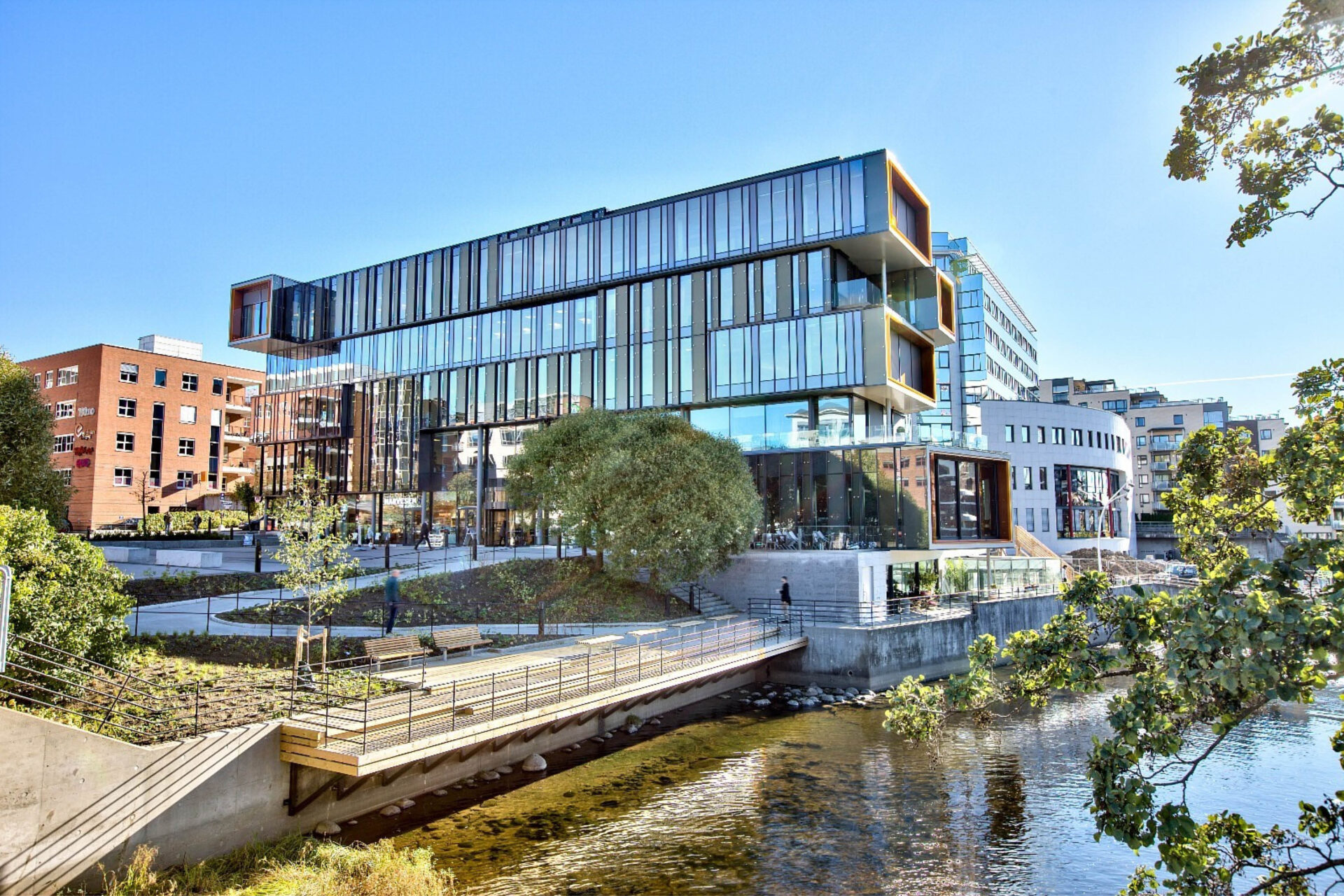 Torgbygget sett fra Akeselva